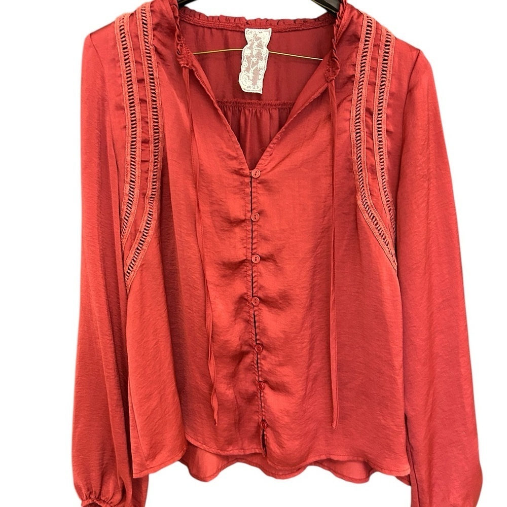 Sadie and Sage M satin feel boho peasant Red Women's Top